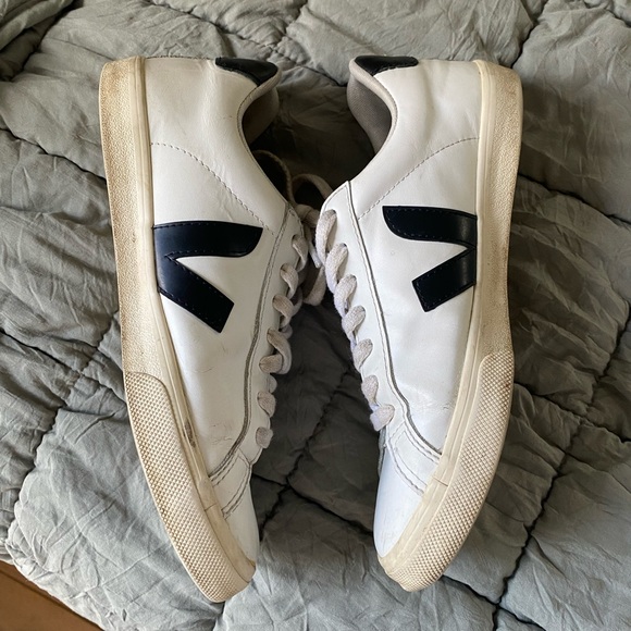 VEJA Campo Logo Sneakers - Picture 4 of 15